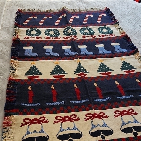 New Carpet Throw Christmas With fringe Hem Holidays Decor Vintage - Picture 3 of 11